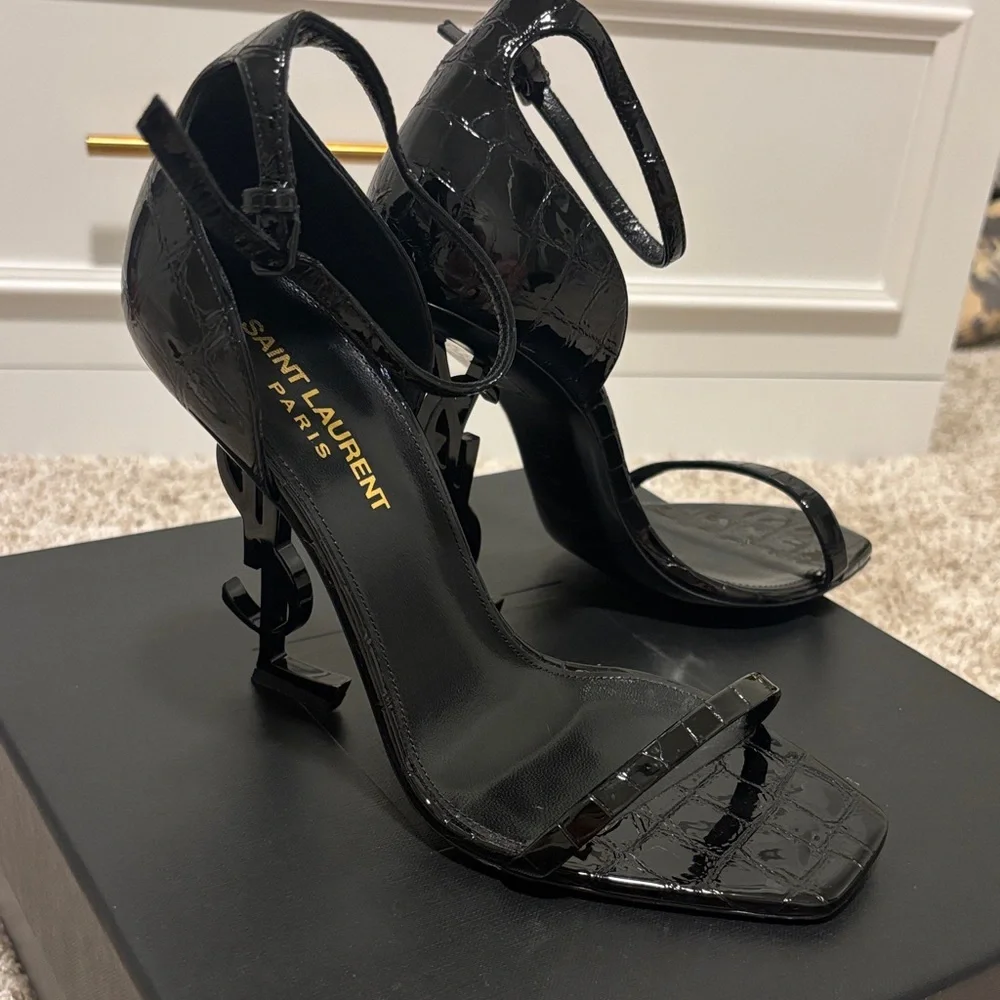 Saint Laurent Glossy Black Heels - Picture 2 of 4